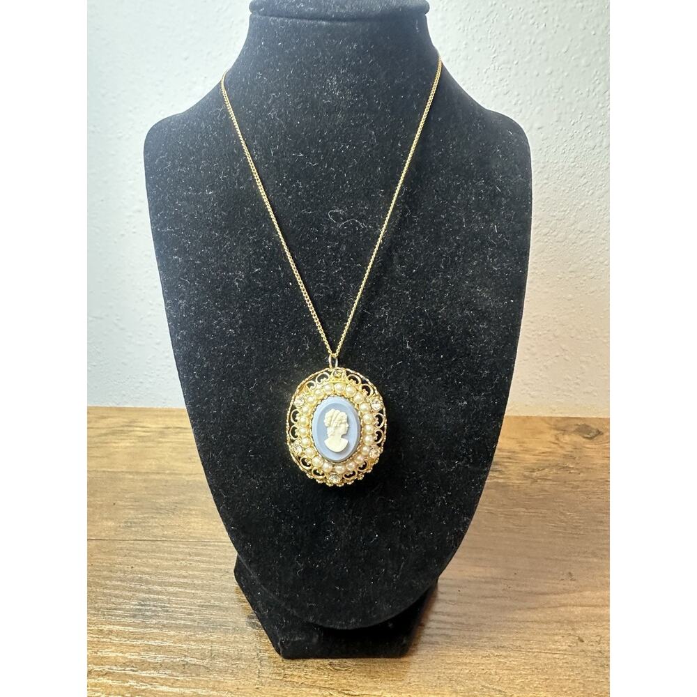 Vintage Barclay Gold Filigree Cameo Pendant Necklace Faux Pearls Elegant